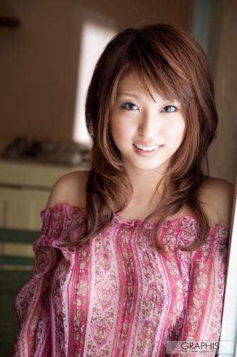 [Graphis] First Gravure 初脱ぎ娘 No085 Syoko Akiyama 秋山祥子